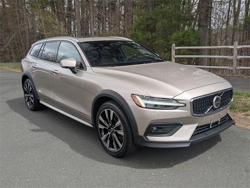 2023 Volvo V60 Cross Country B5 AWD Ultimate