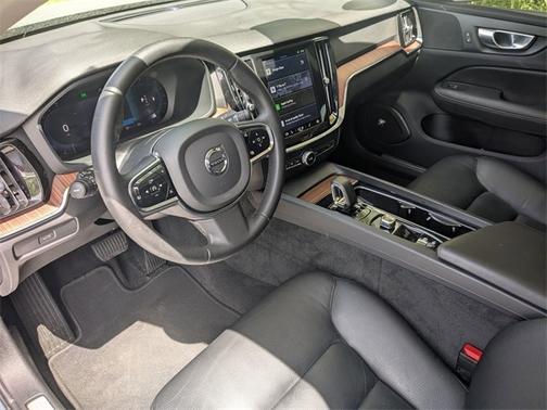2024 Volvo S60 B5 Plus Dark