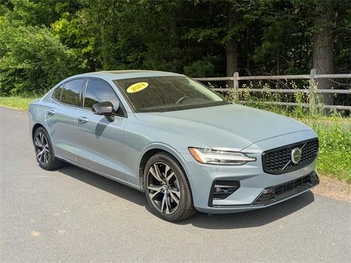 2024 Volvo S60 B5 Plus Dark