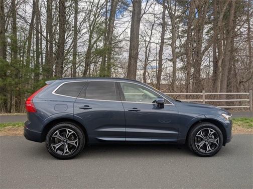 2022 Volvo XC60 B5 AWD Momentum