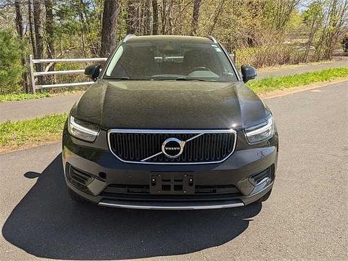 2022 Volvo XC40 T5 AWD Momentum