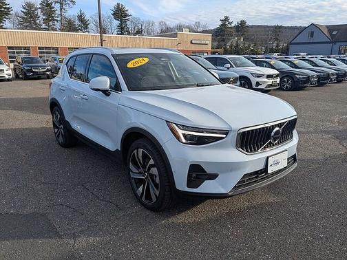 2024 Volvo XC40 Plus