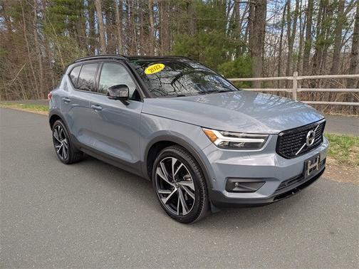 2022 Volvo XC40 T5 AWD R-Design