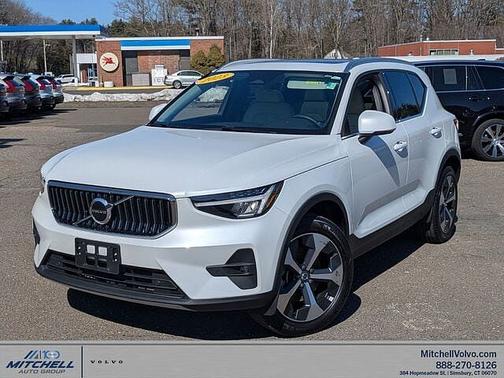 Crystal White 2023 Volvo XC40 Plus