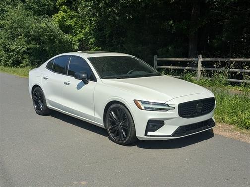 2024 Volvo S60 B5 Plus Black Edition