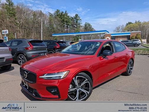 Fusion Red 2023 Volvo S60 Plus