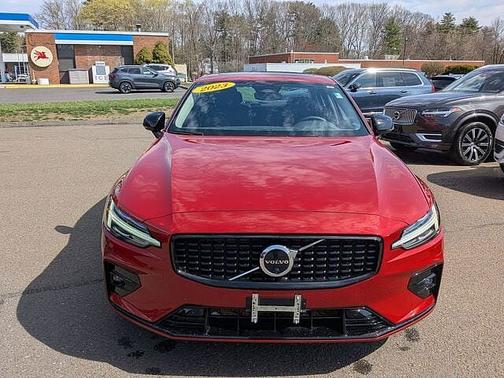 Fusion Red 2023 Volvo S60 Plus