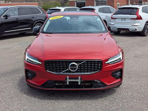Fusion Red 2023 Volvo S60 Plus