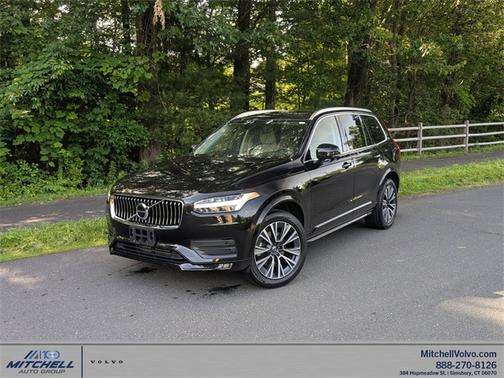 2022 Volvo XC90 T6 AWD Momentum 6 Seater