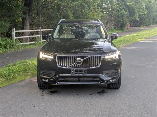 2022 Volvo XC90 T6 AWD Momentum 6 Seater