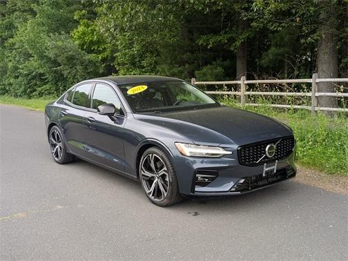 2024 Volvo S60 B5 Core Dark