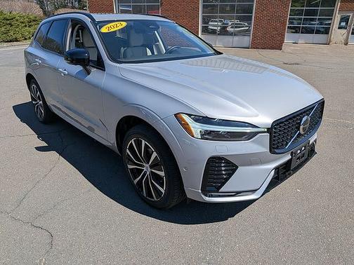 Silver Dawn 2023 Volvo XC60 Plus