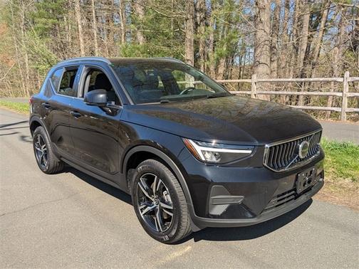 2025 Volvo XC40 B5 Core Bright Theme