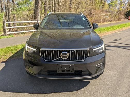 2025 Volvo XC40 B5 Core Bright Theme