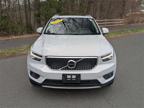 2022 Volvo XC40 T5 AWD Momentum