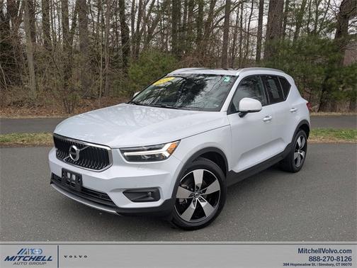 2022 Volvo XC40 T5 AWD Momentum