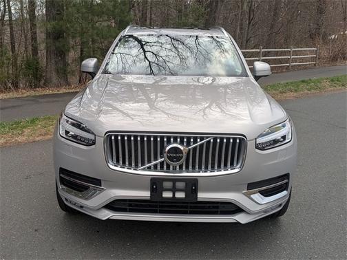 2023 Volvo XC90 B5 AWD Plus