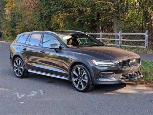 2024 Volvo V60 Cross Country B5 Ultimate