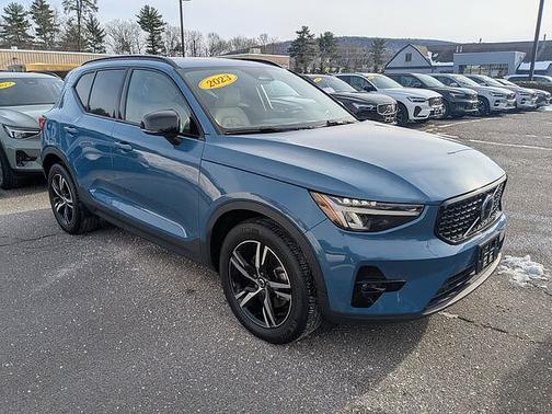 2023 Volvo XC40 Plus