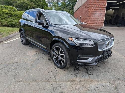 Onyx Black 2023 Volvo XC90 Plus