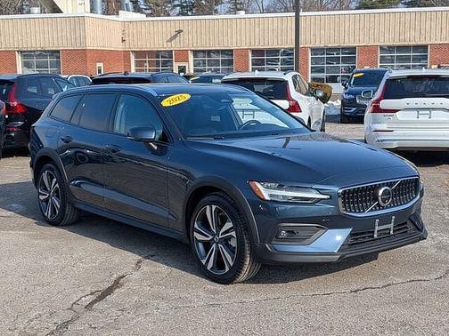 2025 Volvo V60 Cross Country Plus