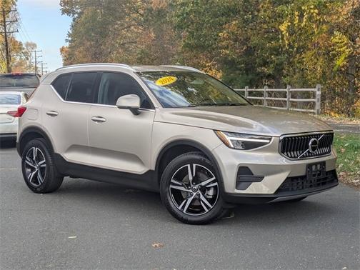 2024 Volvo XC40 B5 Core