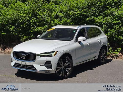 Crystal White 2023 Volvo XC60 Plus