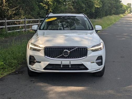 2022 Volvo XC60 B5 AWD Momentum