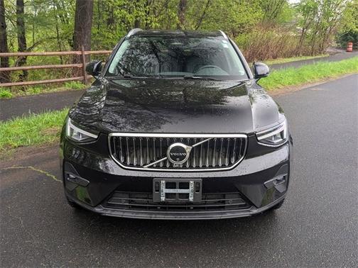 2024 Volvo XC40 B5 Plus Bright