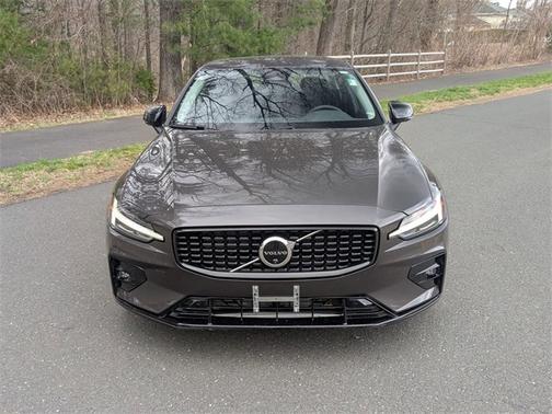 2025 Volvo S60 B5 Plus