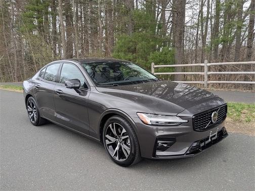 2025 Volvo S60 B5 Plus