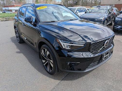 Onyx Black 2023 Volvo XC40 Plus