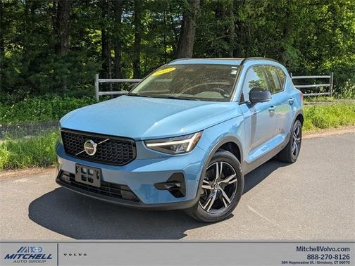 2023 Volvo XC40 B5 AWD Plus Dark