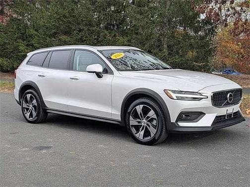 2024 Volvo V60 Cross Country Plus