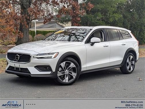 2024 Volvo V60 Cross Country Plus