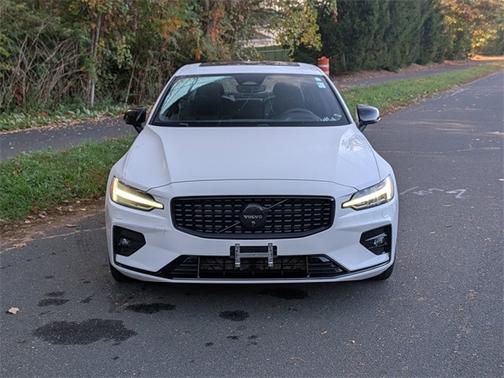 2023 Volvo S60 B5 AWD Plus Black