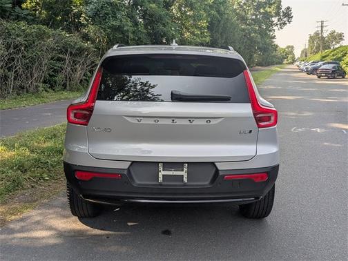 2025 Volvo XC40 B5 Plus Dark Theme