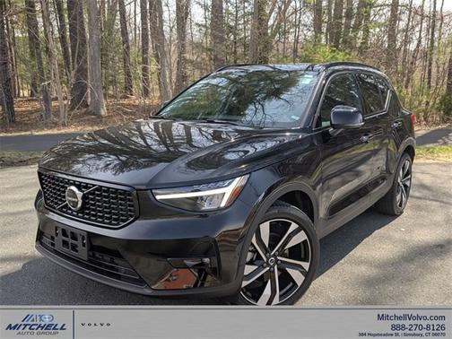 2023 Volvo XC40 B5 AWD Plus Dark