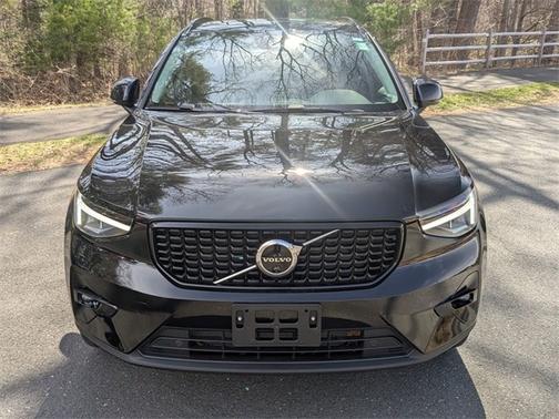 2023 Volvo XC40 B5 AWD Plus Dark