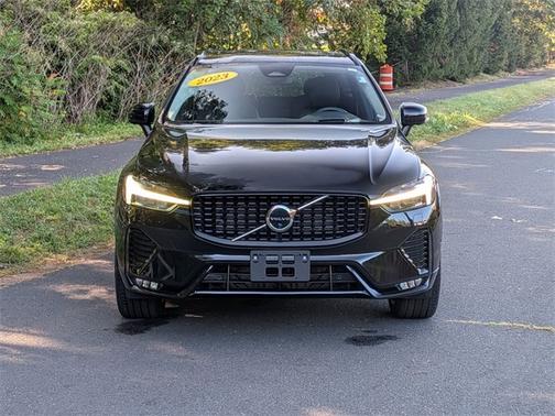 2023 Volvo XC60 B5 AWD Ultimate Dark