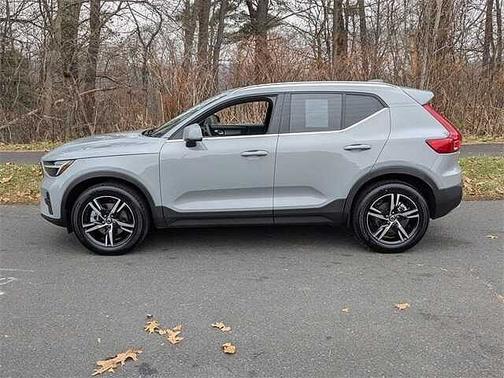2025 Volvo XC40 Core