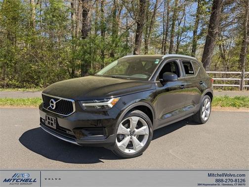 2022 Volvo XC40 T5 AWD Momentum