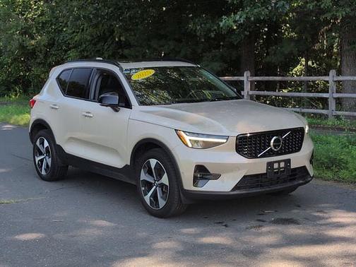 Sand Dune 2025 Volvo XC40 B5 Plus Dark Theme