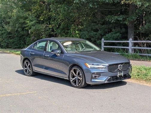 2024 Volvo S60 B5 Plus Dark