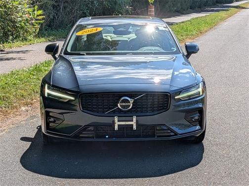 2024 Volvo S60 B5 Plus Dark