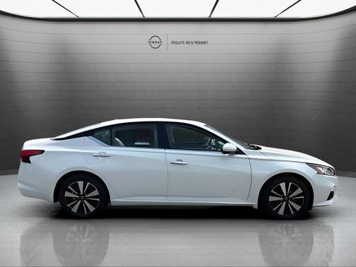 White 2021 Nissan Altima 2.5 SL