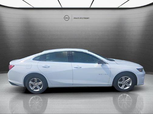 Summit White 2018 Chevrolet Malibu 1LS