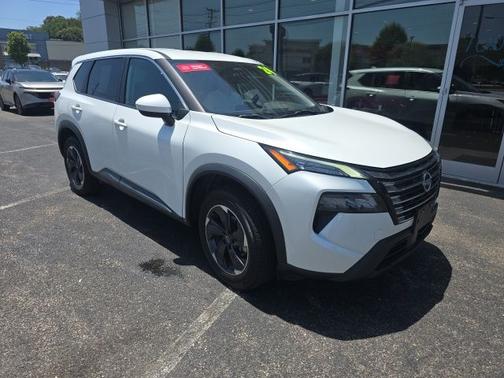 Pearl 2024 Nissan Rogue SV