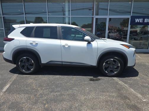 Pearl 2024 Nissan Rogue SV