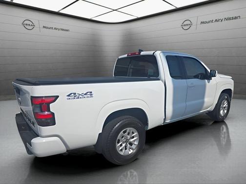 Glacier White 2024 Nissan Frontier SV